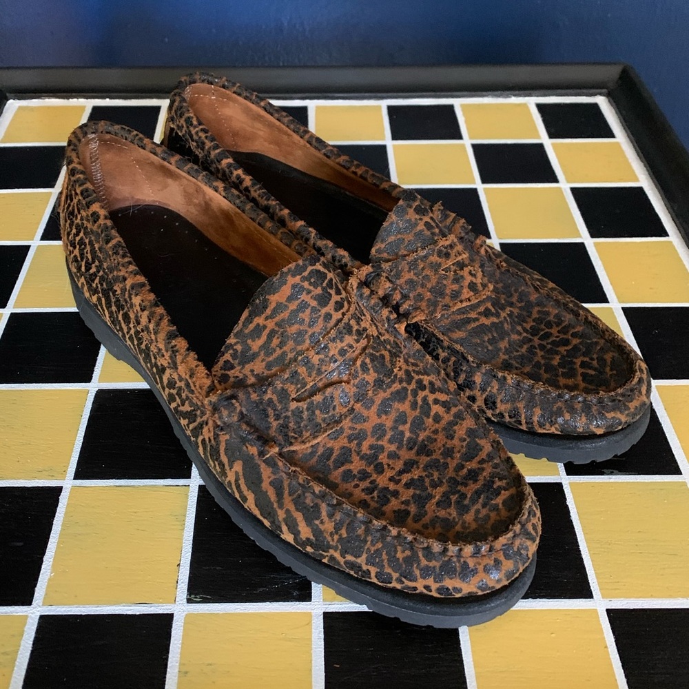 Like new Cheetah print Sebago loafers size 9.
